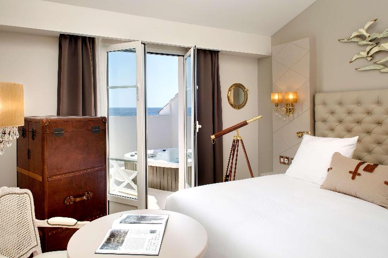 Grand Hotel Des Sablettes Plage, Curio By Hilton image