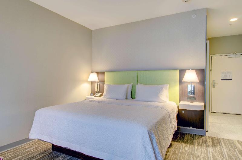 Hampton Inn & Suites Boston/Stoughton image