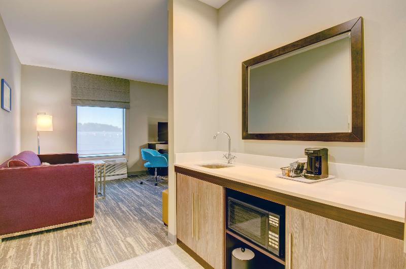 Hampton Inn & Suites Boston/Stoughton image