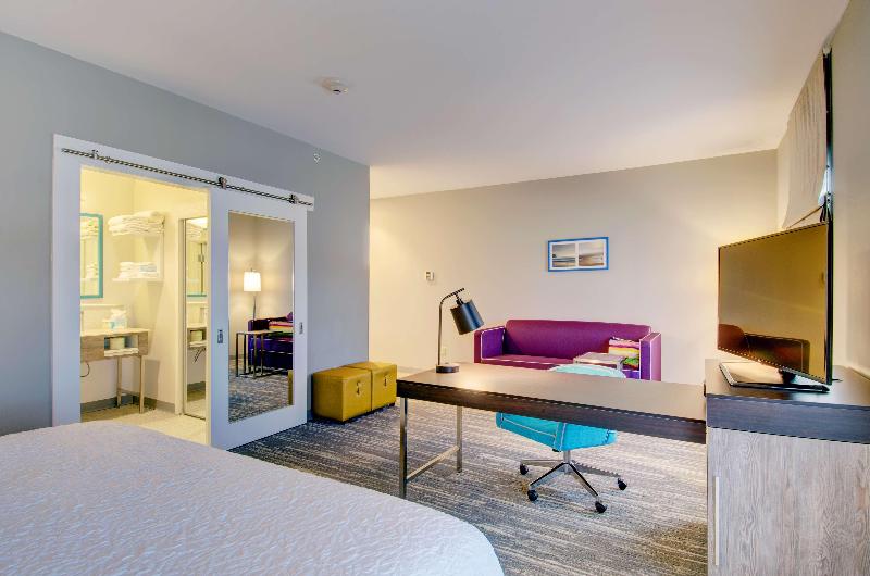 Hampton Inn & Suites Boston/Stoughton image