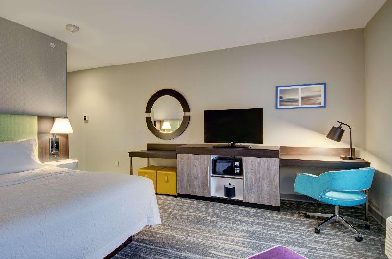 Hampton Inn & Suites Boston/Stoughton image