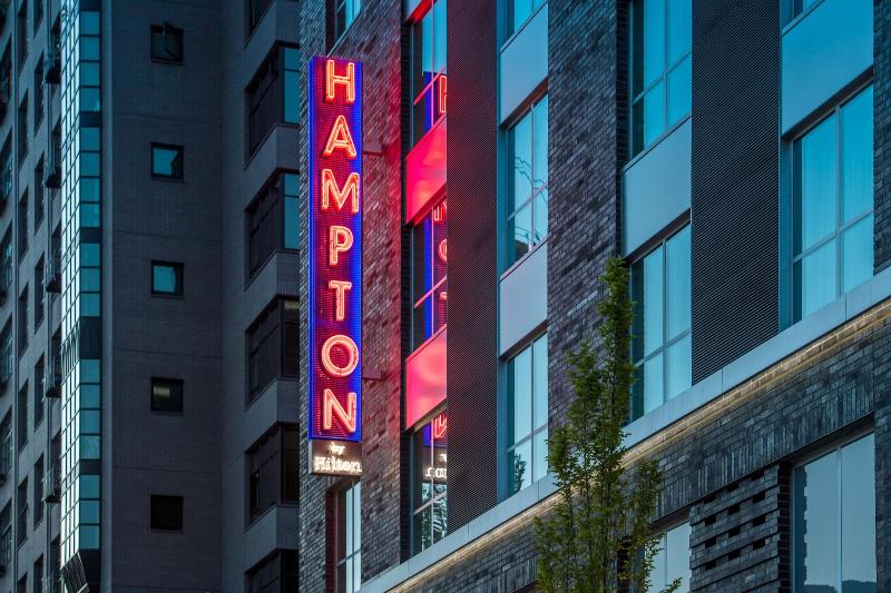 Hampton Inn & Suites Portland/Pearl District image