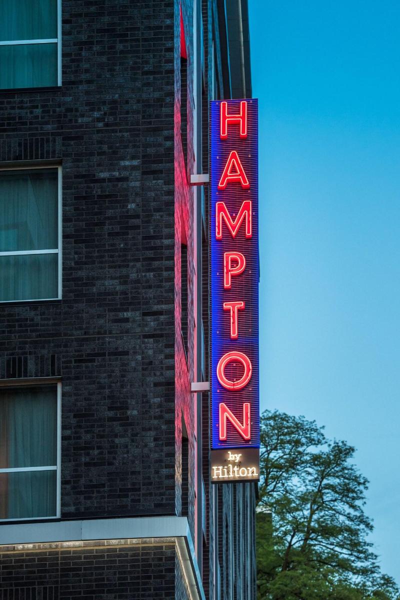 Hampton Inn & Suites Portland/Pearl District image