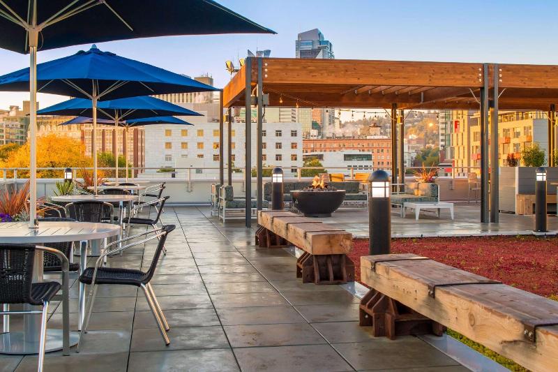 Hampton Inn & Suites Portland/Pearl District image