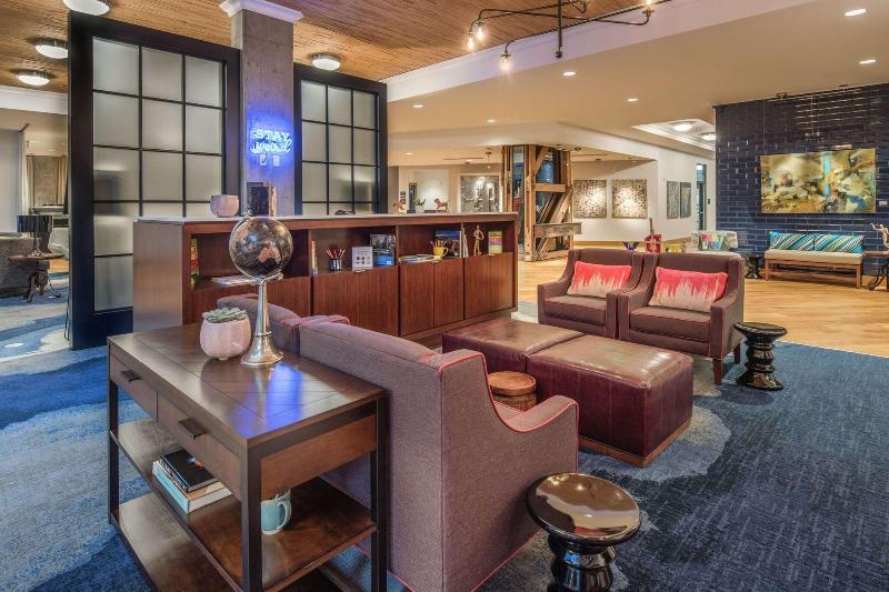 Hampton Inn & Suites Portland/Pearl District image