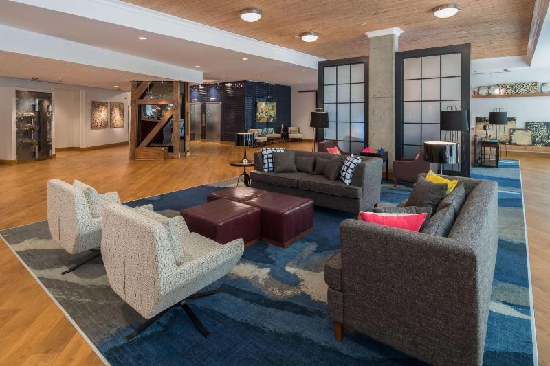 Hampton Inn & Suites Portland/Pearl District image