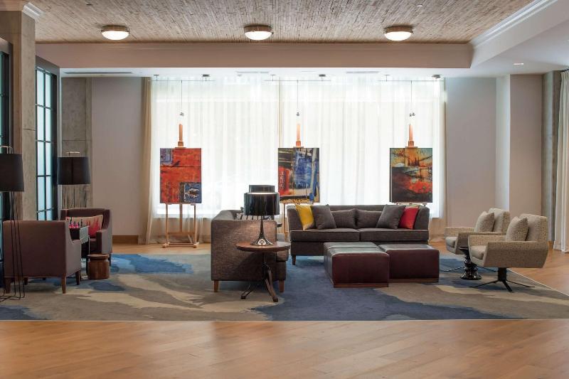 Hampton Inn & Suites Portland/Pearl District image