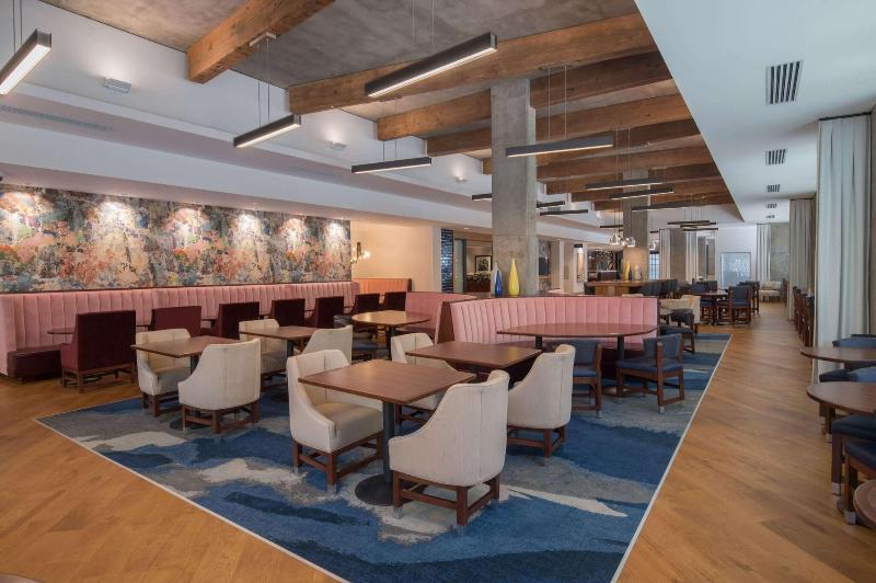 Hampton Inn & Suites Portland/Pearl District image