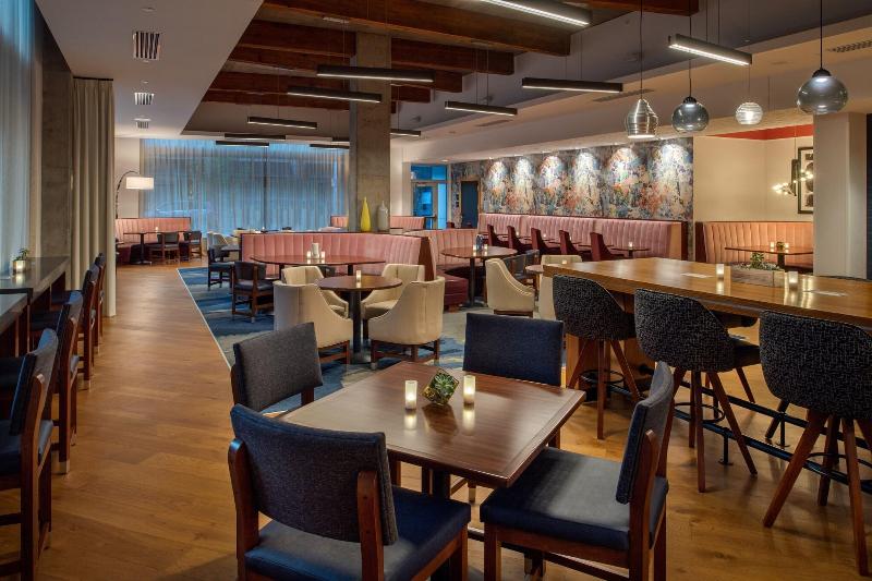 Hampton Inn & Suites Portland/Pearl District image