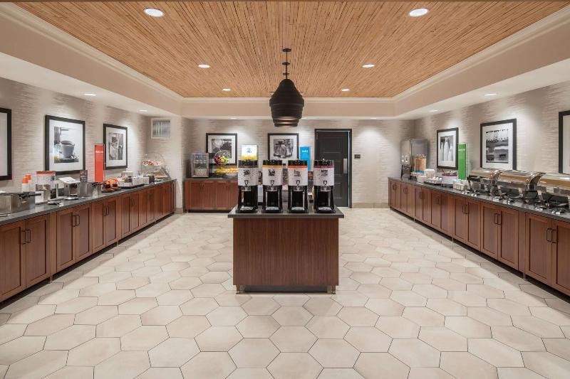 Hampton Inn & Suites Portland/Pearl District image