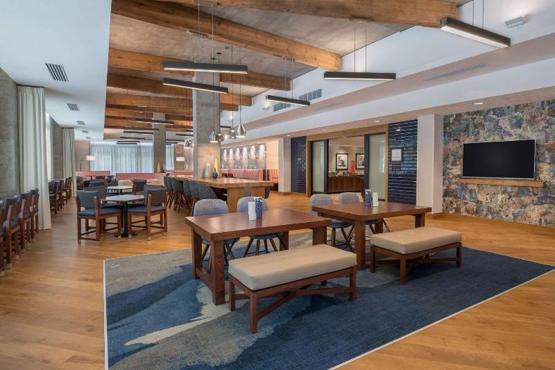 Hampton Inn & Suites Portland/Pearl District image
