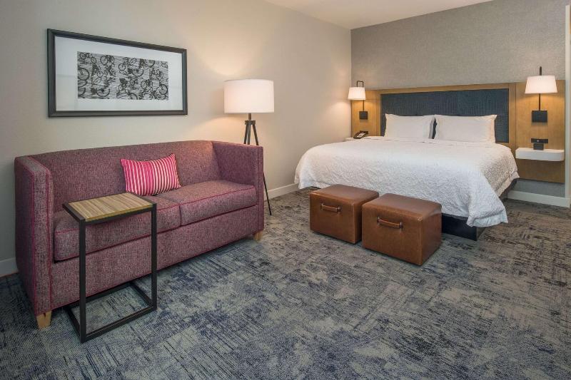 Hampton Inn & Suites Portland/Pearl District image