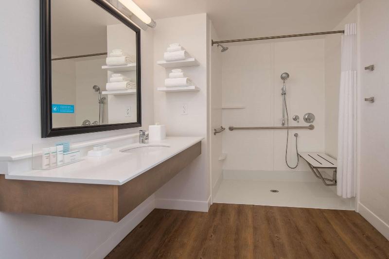 Hampton Inn & Suites Portland/Pearl District image