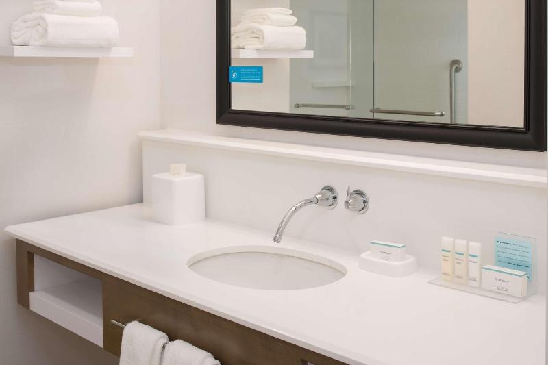Hampton Inn & Suites Portland/Pearl District image