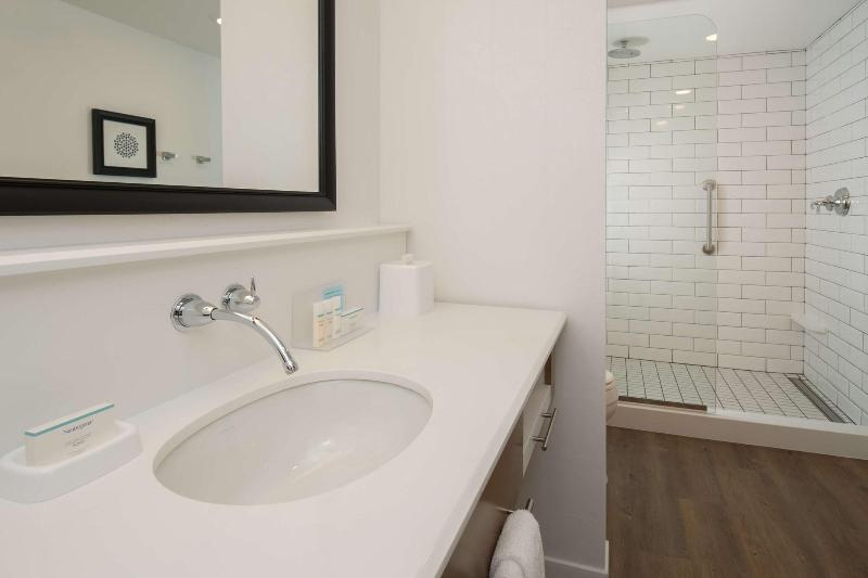 Hampton Inn & Suites Portland/Pearl District image