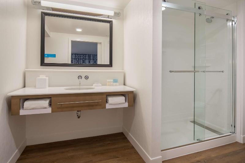Hampton Inn & Suites Portland/Pearl District image