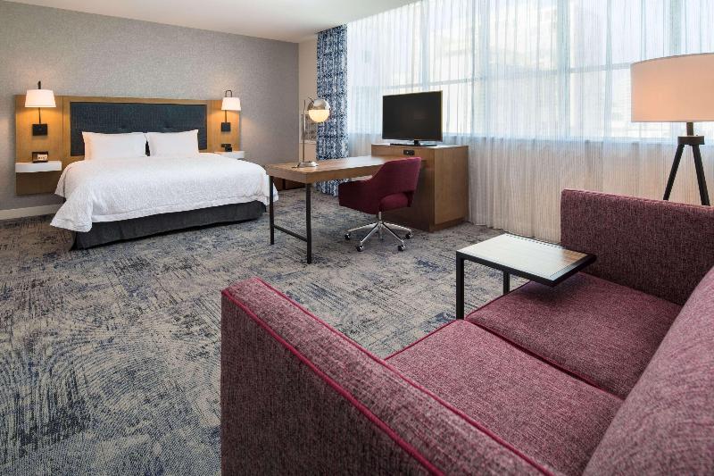 Hampton Inn & Suites Portland/Pearl District image