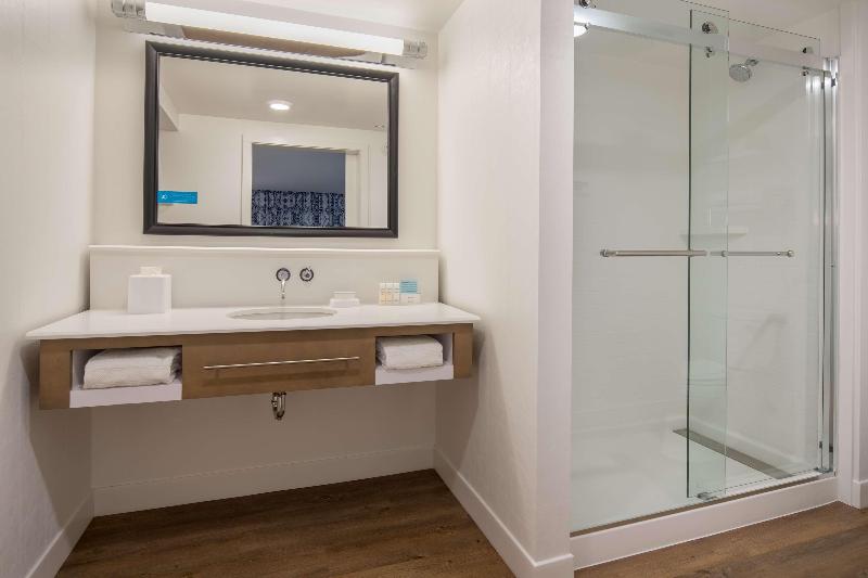 Hampton Inn & Suites Portland/Pearl District image