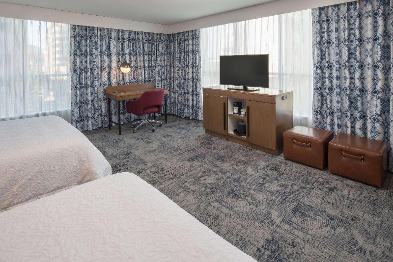 Hampton Inn & Suites Portland/Pearl District image