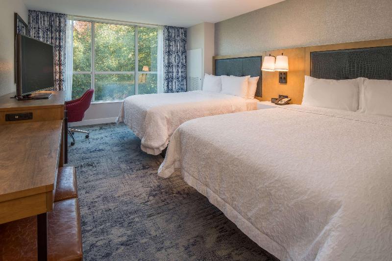 Hampton Inn & Suites Portland/Pearl District image