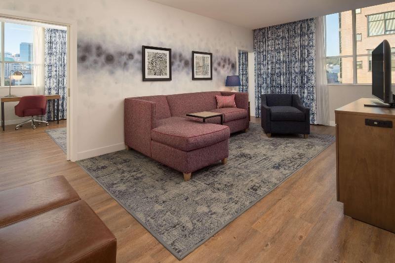Hampton Inn & Suites Portland/Pearl District image