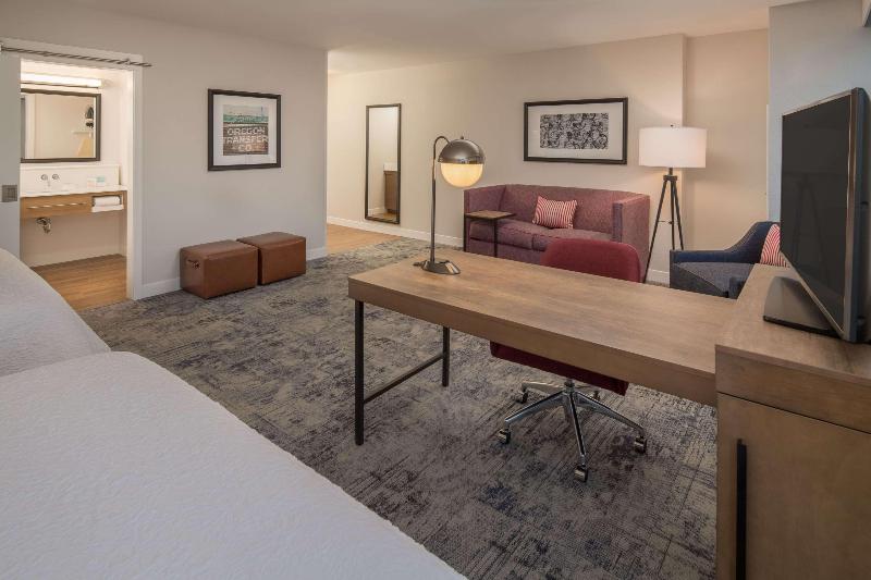 Hampton Inn & Suites Portland/Pearl District image