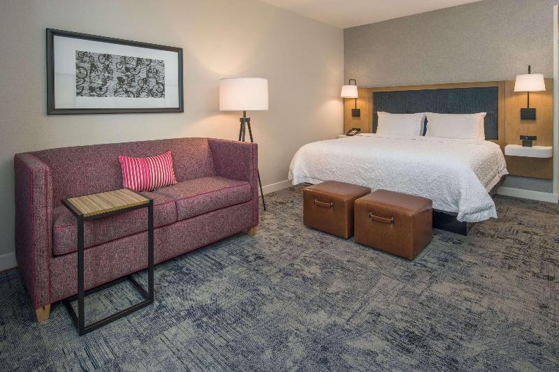 Hampton Inn & Suites Portland/Pearl District image