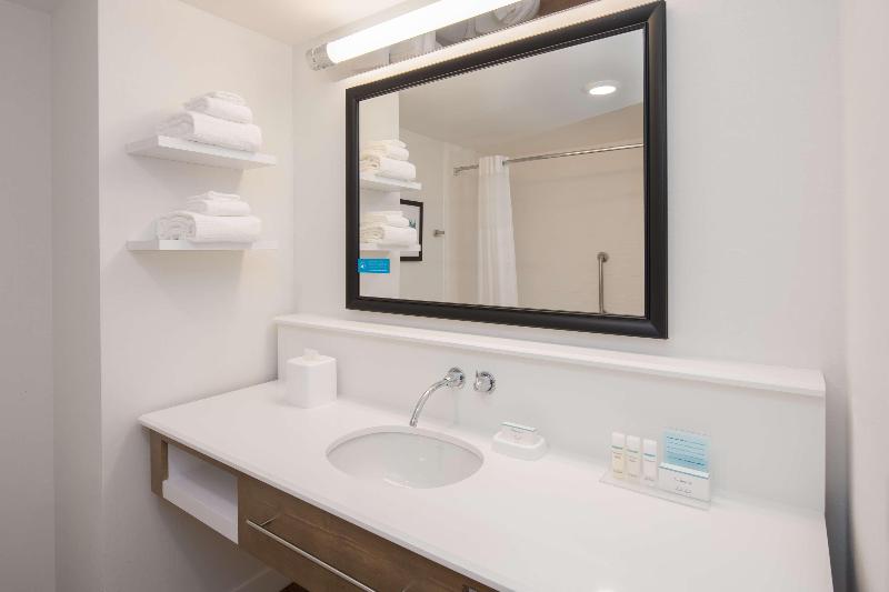 Hampton Inn & Suites Portland/Pearl District image