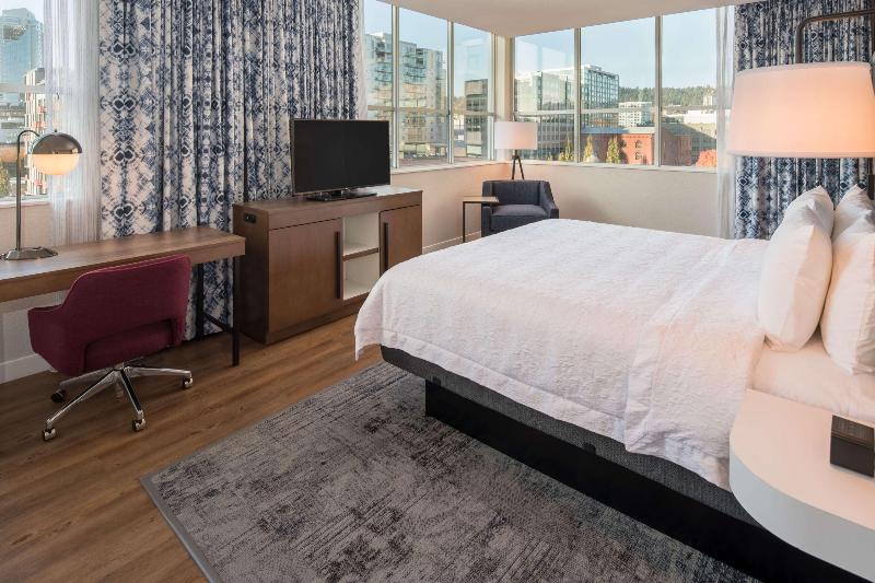 Hampton Inn & Suites Portland/Pearl District image