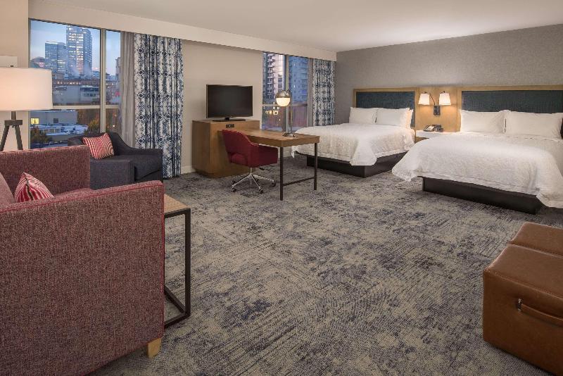 Hampton Inn & Suites Portland/Pearl District image
