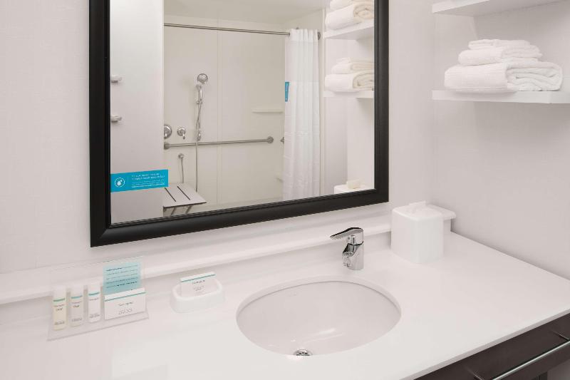 Hampton Inn & Suites Portland/Pearl District image