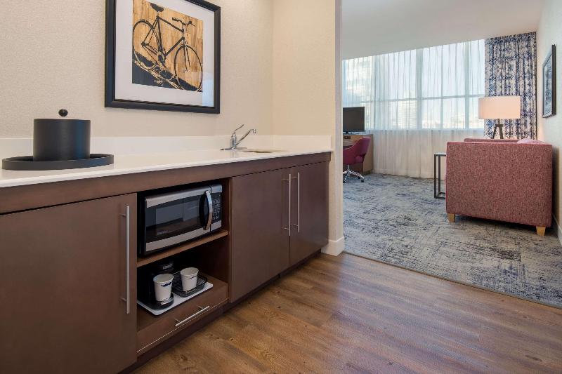 Hampton Inn & Suites Portland/Pearl District image