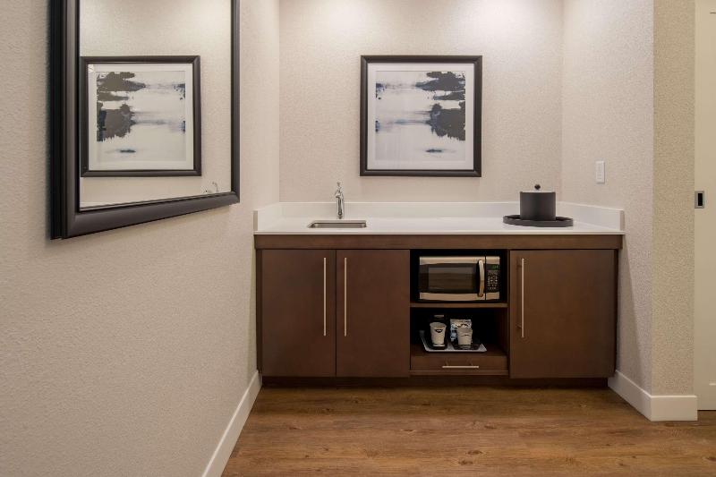 Hampton Inn & Suites Portland/Pearl District image