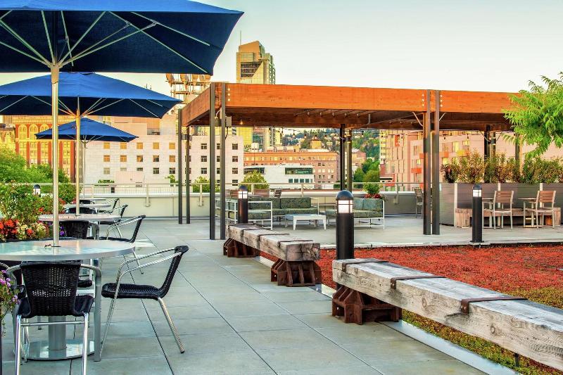 Hampton Inn & Suites Portland/Pearl District image