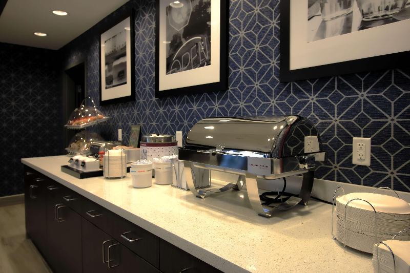 Hampton Inn West Plains image