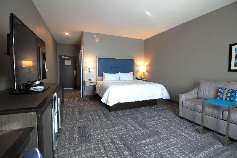 Hampton Inn West Plains image