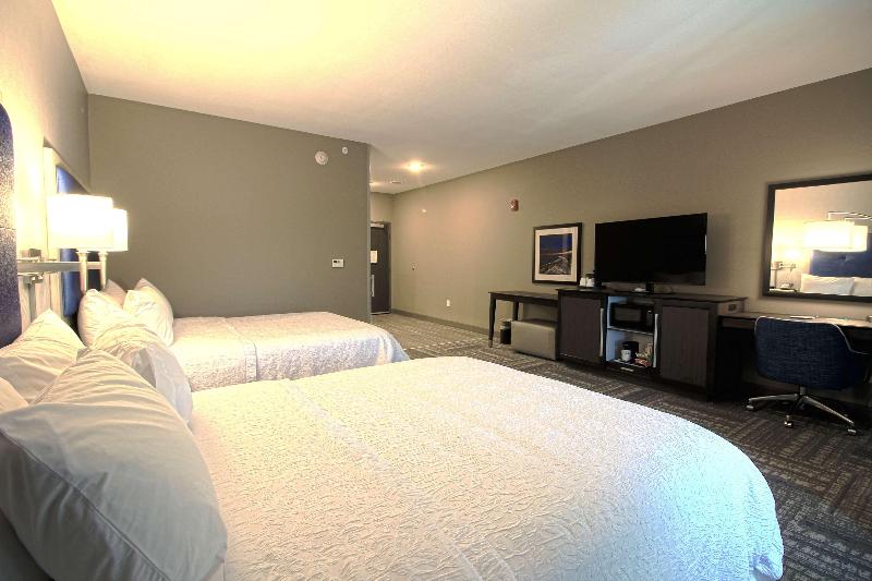 Hampton Inn West Plains image