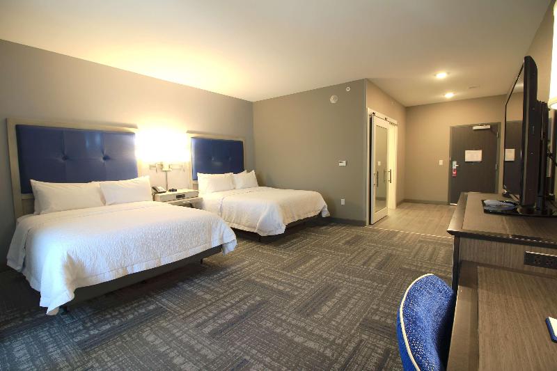 Hampton Inn West Plains image