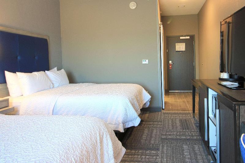 Hampton Inn West Plains image