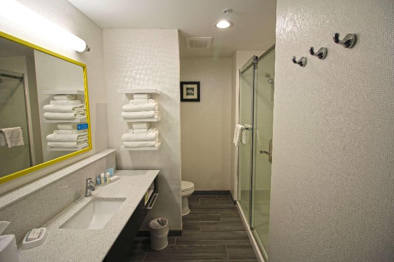 Hampton Inn West Plains image