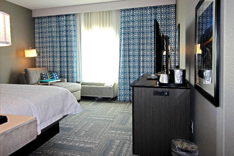 Hampton Inn West Plains image