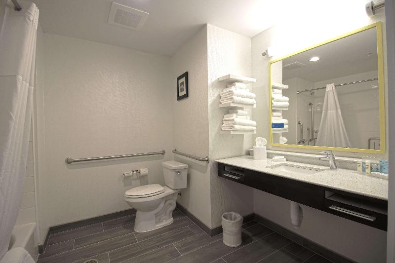 Hampton Inn West Plains image