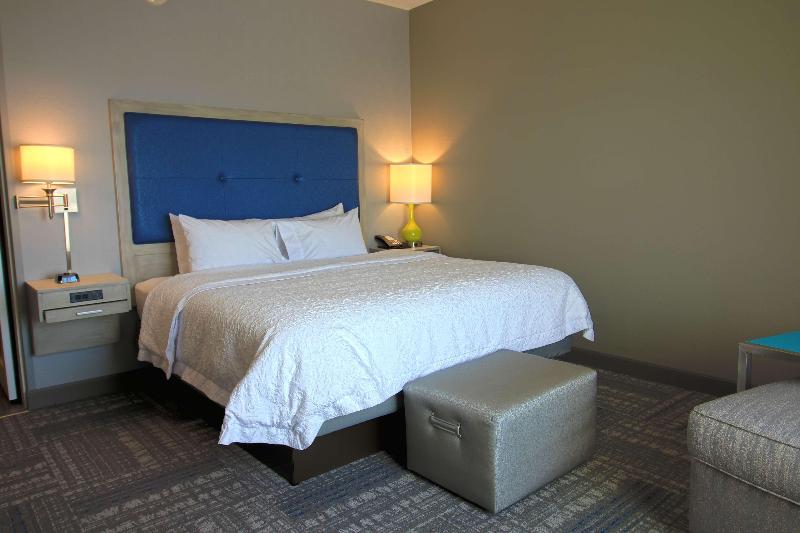 Hampton Inn West Plains image