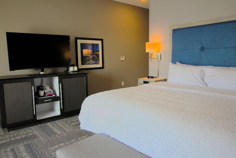 Hampton Inn West Plains image