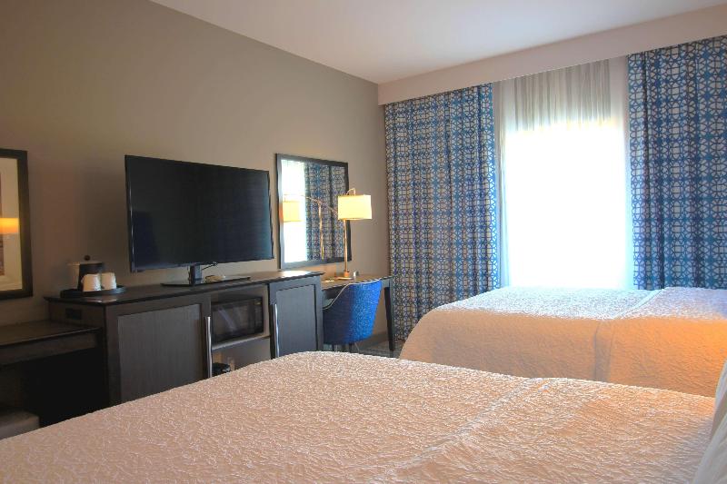 Hampton Inn West Plains image