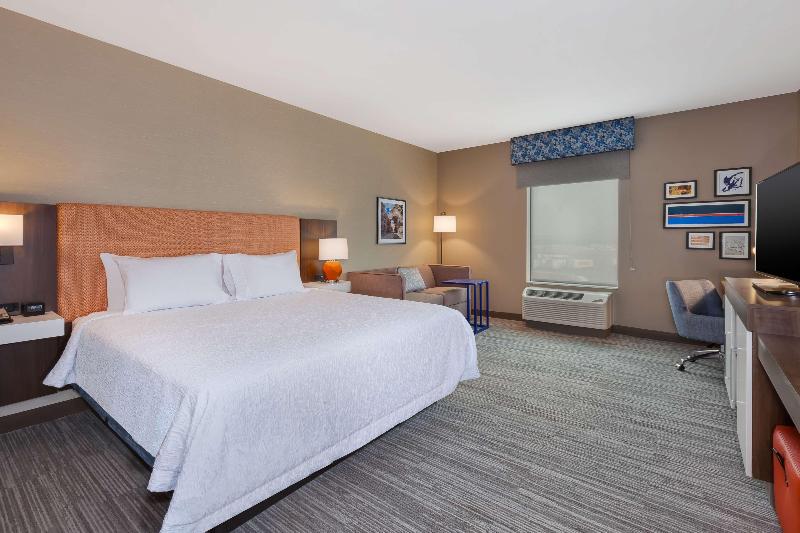 Hampton Inn & Suites Wells image