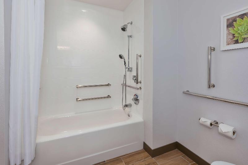 Hampton Inn & Suites Wells image