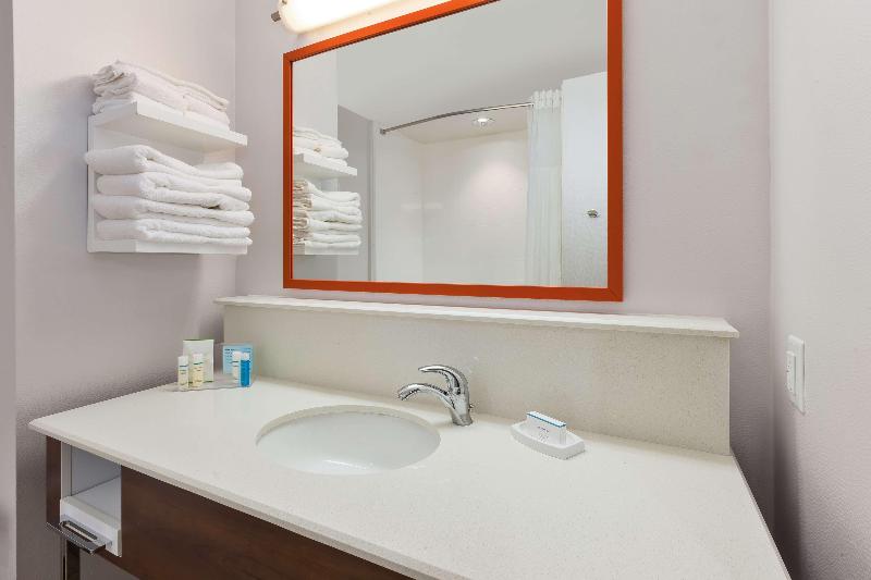 Hampton Inn & Suites Wells image