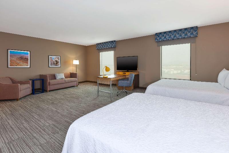 Hampton Inn & Suites Wells image