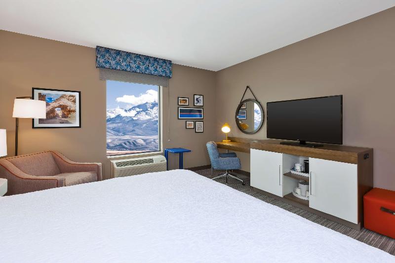 Hampton Inn & Suites Wells image